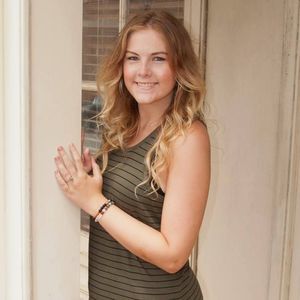 Meet your Posher, Caitlin elizabeth